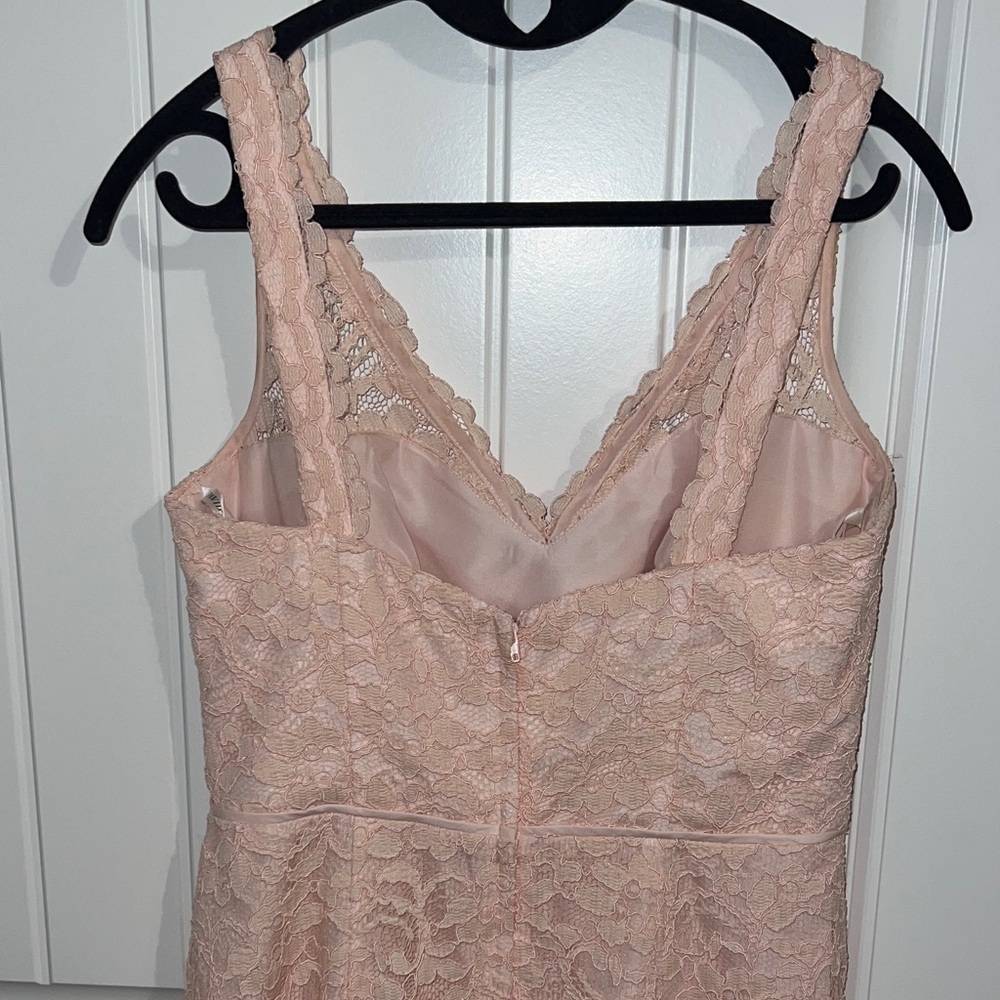 David's Bridal Bridesmaid Dress Blush/Lt Pink Lace Dress with V Neckline Size 6 - Picture 6 of 11